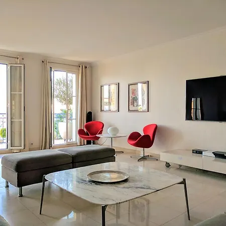 Citilet 7 Stylish, Prime Location *