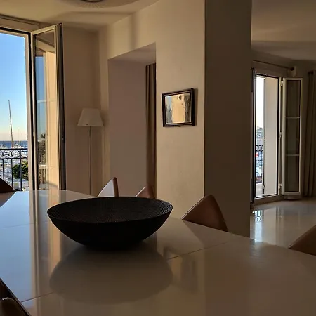 Citilet 7 Stylish, Prime Location *